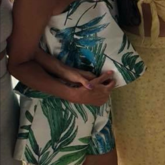 Short romper. - Picture 2 of 2